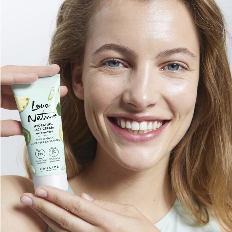 Hydrating Face Cream with Organic Aloe Vera & Pineapple ( 50 ml ) - Image 3