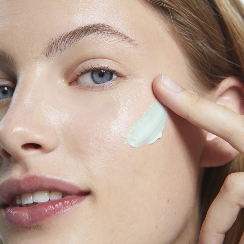 Hydrating Face Cream with Organic Aloe Vera & Pineapple ( 50 ml ) - Image 4