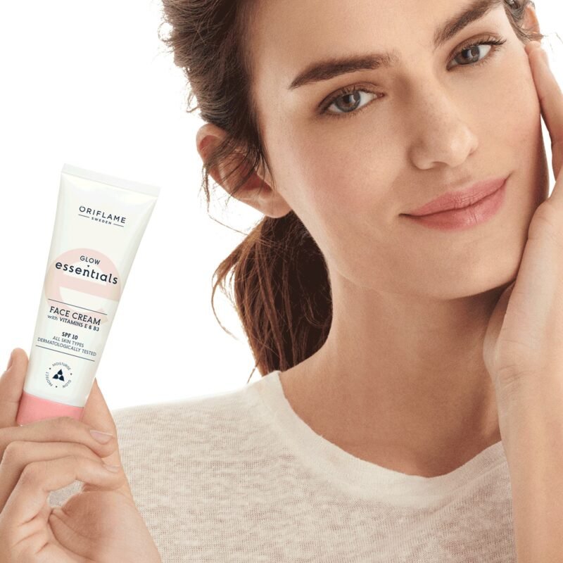 Glow Essentials Face Cream with Vitamins E & B3 SPF 10 ( 50 ml ) - Image 4